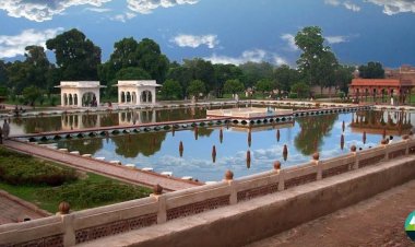 6 Reasons Why You Should Visit Shalimar Gardens Lahore