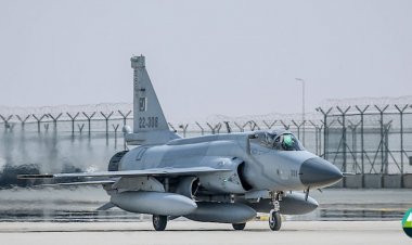 Pakistan's JF-17 Thunder Takes Center Stage at Dubai Air Show 2023