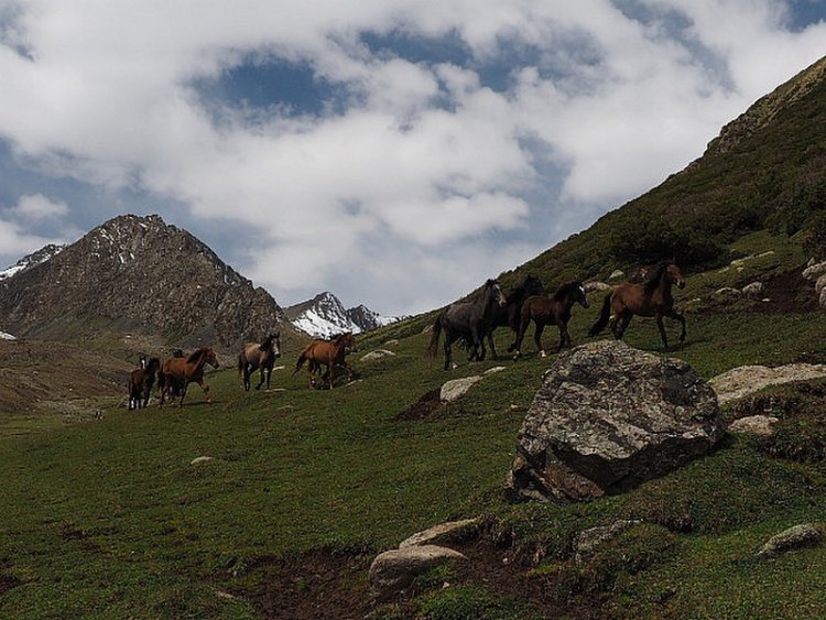 Hiking in Kel Valley