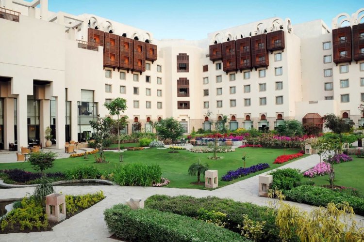 Serena Hotel | Sayr